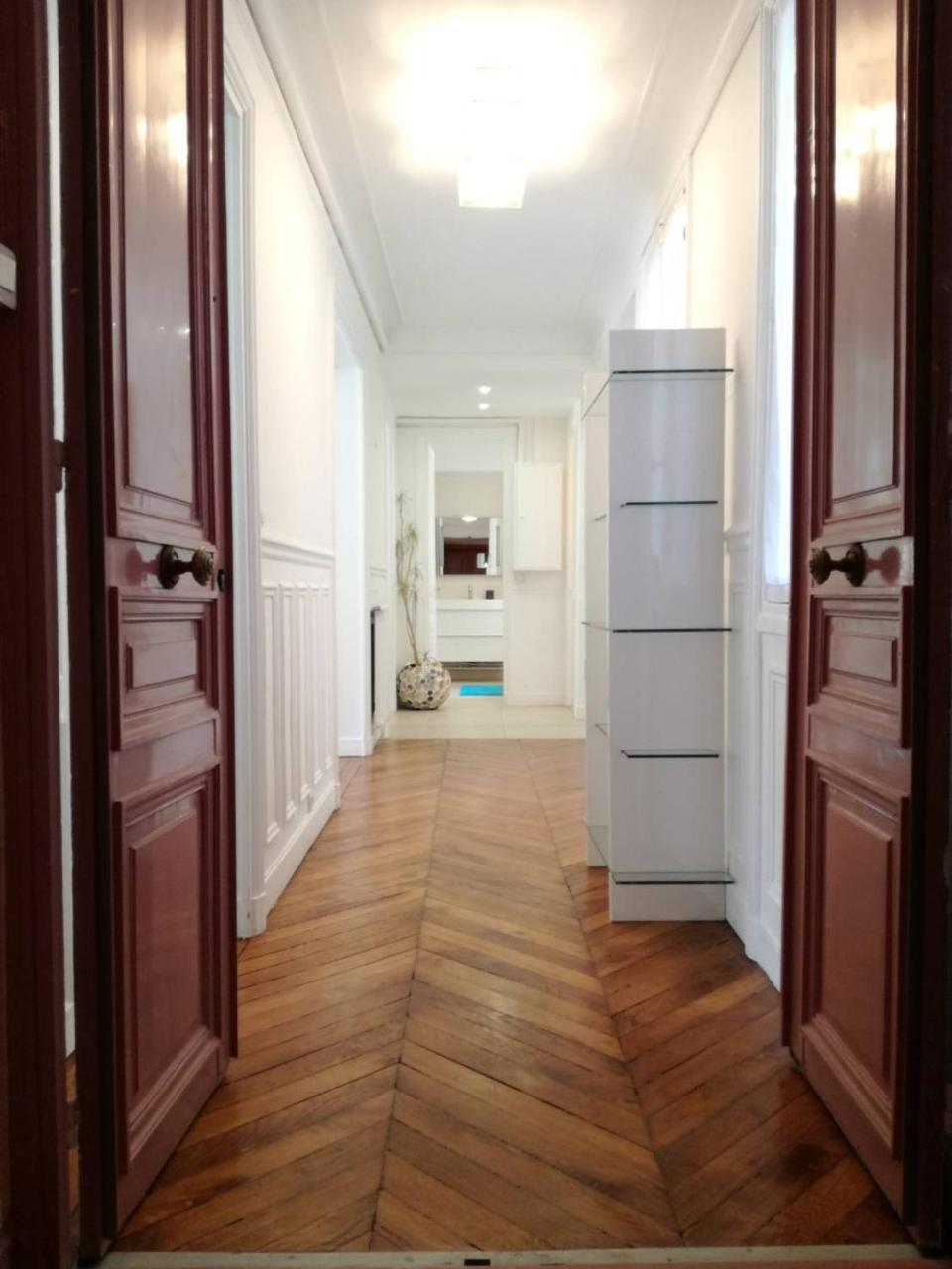 Apartment 2-chalgrin